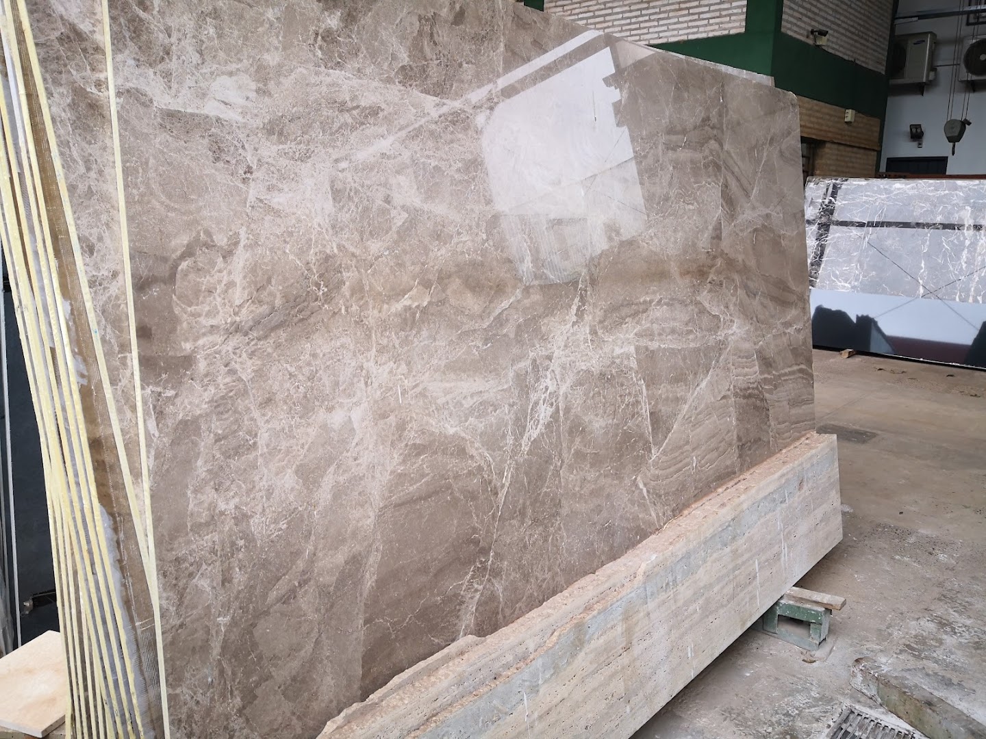 Variedad de planchas de granito